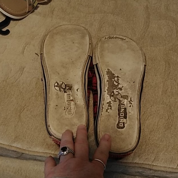 Shoes - Picture 6 of 7